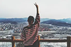 姑娘们，去跟强者谈恋爱图片