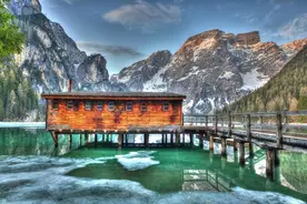 人到晚年，不要跟枕边人走得太近，多留这4个心眼图片