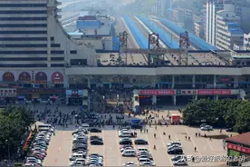 重庆70年的老火车站，曾经人山人海，如今却只有6趟绿皮车停靠图片