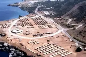 美法基地被上万人团团围住，法司令呼吁增兵支援，马克龙拒绝出兵图片