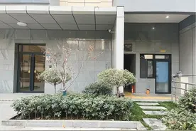 【钟楼下】单元门紧挨公共卫生间 “邻避效应”如何解？图片