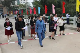 广西多个口岸恢复客运通关 中越人员有序往来图片