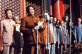 1989年古月受邀参加国宴，解放军上将突然给他敬礼，吓得他连忙站起图片