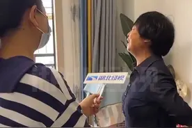 狗绳咋就系不住？保洁阿姨挺身护女孩，被大狗缠身一小时图片