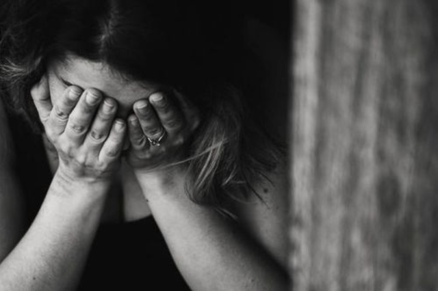 北京一女子遭歹徒劫色，全程不反抗，竟还主动帮男子带上安全套