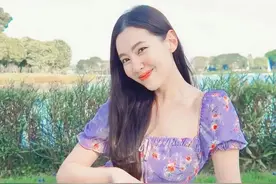 泰星蓝妮·卡彭（Bella）甜甜的笑容图片