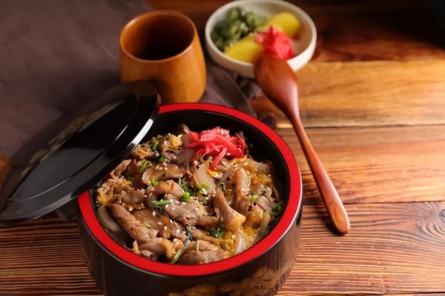 牛丼饭的丼字应该怎么读呢？