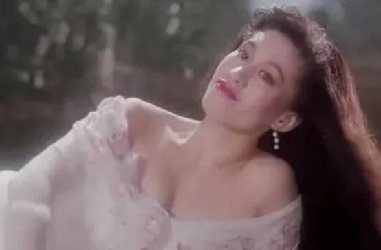 游戏和影视作品中的女僵尸，感觉被吸干也无所谓