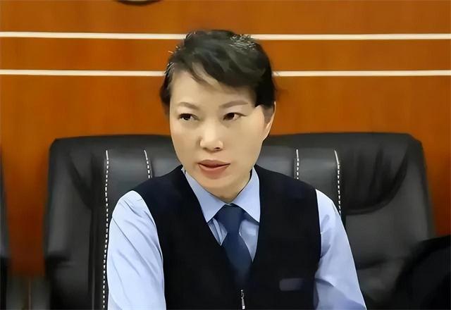 16岁从警入职43年，上班穿4000元短袖，警号030008狠角色终于落网
