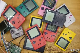 油管达人将GB掌机改装成十屏版，可流畅运行图片