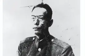 卢汉起义，蒋军参谋长没被邀请，心怀怨恨，发兵猛攻昆明图片