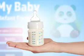 冲奶粉水温到底是45度还是70度？不少妈妈做错，附正确方法及注意图片