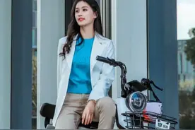 2款不用驾照的电动车，外观时尚，最低价1100元，最高续航120公里图片