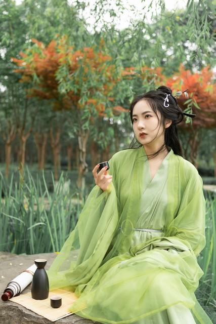 有人唤我作相思