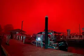 浙江舟山天空变血红，让人恐惧，这是灾难的前兆还是自然现象？图片