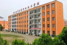 想从这里启航——记李时珍职校“教育助力扶贫”工作纪实图片
