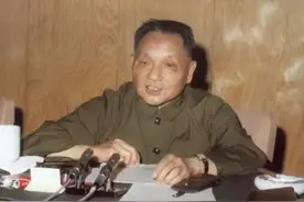 邓小平为何叫停对阿援助？耿飚：他们就没考虑过借东西还是要还的图片