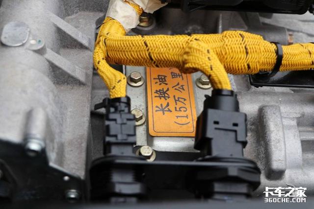 底盘自重仅8.9吨，五星级驾驶室，解放JH6载货车舒适性再升级！