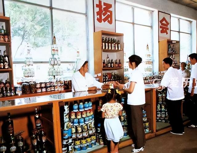 小叔和小婶的80年代爱情故事：丈母娘堵上门骂，考上大学态度变了