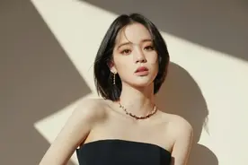 欧阳娜娜真长大了，穿抹胸裙+短发努力扮成熟，身材太让人羡慕图片