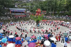 第二届湘西州旅游发展大会丨中国·凤凰苗族“四月八”跳花节精彩开演，向八方宾客呈现浓郁民族风情图片