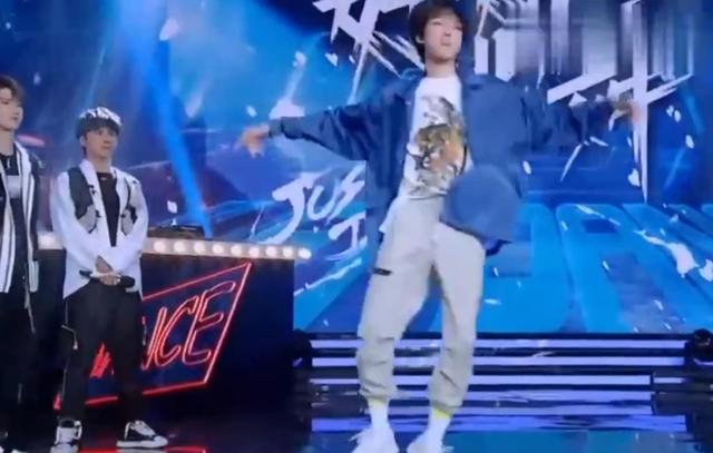 13岁带领舞团登天天向上，后赴韩国顶流男团出道，劝粉丝有序追星