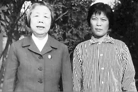 周总理后人今何在：侄媳妇退休后在小区给人看自行车，一月挣150图片