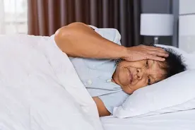睡觉时出现这3种异常，警惕血糖升高，4种常见升糖蔬菜要少吃图片