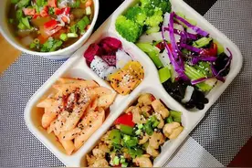 成年人最高级的炫富：带饭上班图片