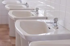 在公共浴室里千万不要乱用别人的毛巾图片