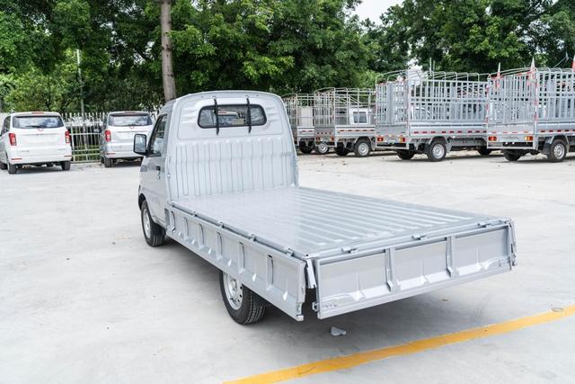 五菱荣光小卡加长版来了,配6块钢板弹簧,能买吗?评测告诉你