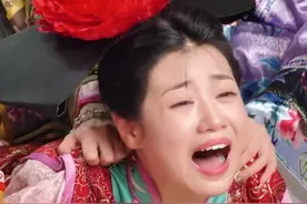 绝了！女大学生宿舍演还珠格格，紫薇被扎针太逼真，纪凌尘要哭了图片