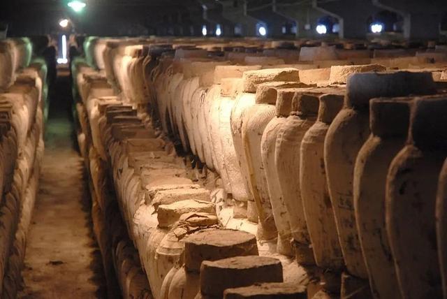 黄酒，中国最早的酿造酒。古越龙山，绍兴黄酒的典范