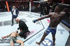 刚刚！黑龙KO佩雷拉，再次登上世界之巅！图片