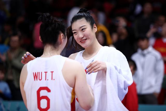 女篮李梦个人资料简介,号称勒布朗·梦的中国女篮九号-李梦-异化迷