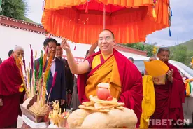 班禅在慈觉林寺礼佛讲经图片