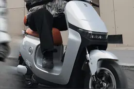 推荐两款超帅的电动车，拥有氮气加速，续航百公里，推背感超强图片