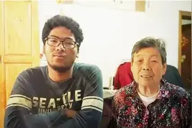 上海阿婆拆迁分了6套房，却无处可住，收养的黑人小孩：跟我住图片