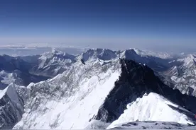 珠穆朗玛峰山顶的景色是怎样的？图片