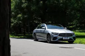 奔驰E 350 e L:车长超5米,油耗比卡罗拉还低!这车是成功人士必备座驾图片