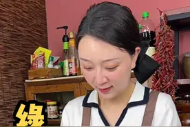 在家做低糖绿豆糕，奶香浓郁、入口即化，吃再多也不会腻。做法简单，两斤绿豆做了126个#乡村守护人 #跟着抖音学做菜 #绿豆糕视频封面