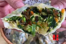 教你做菠菜馅小笼包，皮薄大馅，鲜香味美，营养好吃又解馋，真香图片
