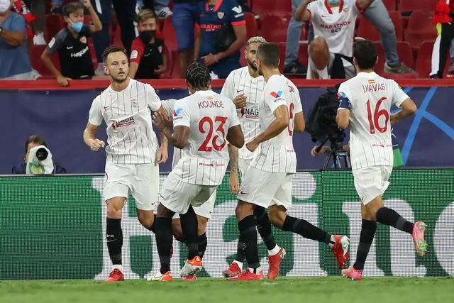 塞维利亚双雄力压巴萨马竞，狂热球迷功不可没