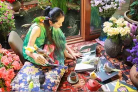 63岁杨丽萍在大理的豪宅火了，网友：这生活，简直就是人间理想图片