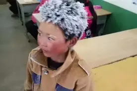 4年前，那个走4.5公里山路上学，满头冰花的男孩，如今过得怎样？图片