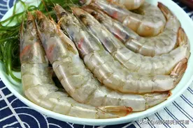 保存大虾时，直接放冰箱就错了！教您一妙招，放一年照样新鲜好吃图片