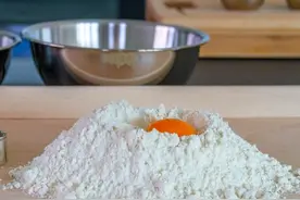 面粉竟然还有科技与狠活！里面含有十多种添加剂？看完长知识了图片