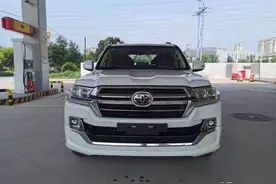 加价15万买陆巡VXR，整车138万，问及为何不买揽胜，车主说出想法图片