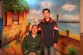 韩培印：倾家荡产供儿子上大学，毕业三年月薪1500，他做错了什么图片