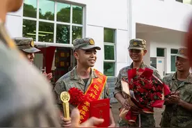 入伍仅2年，提前晋升二级上士！图片